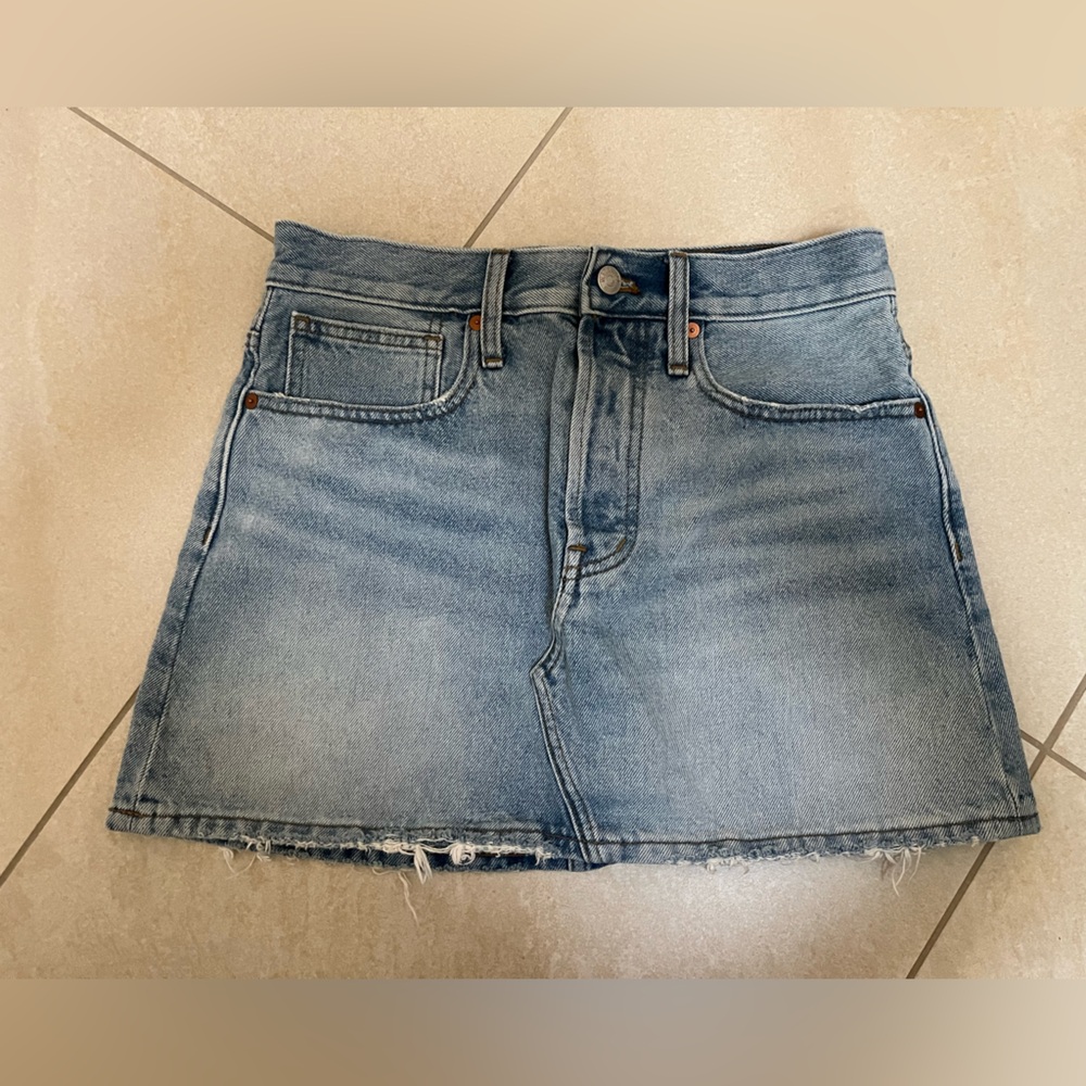Madewell Denim Skirt *runs large*